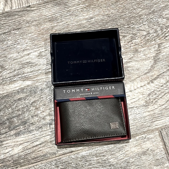 Tommy Hilfiger mens leather wallet brown - Picture 1 of 6